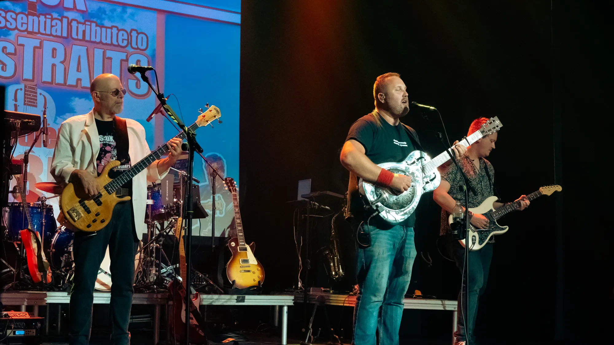 DS:UK, Live on stage, lead photo